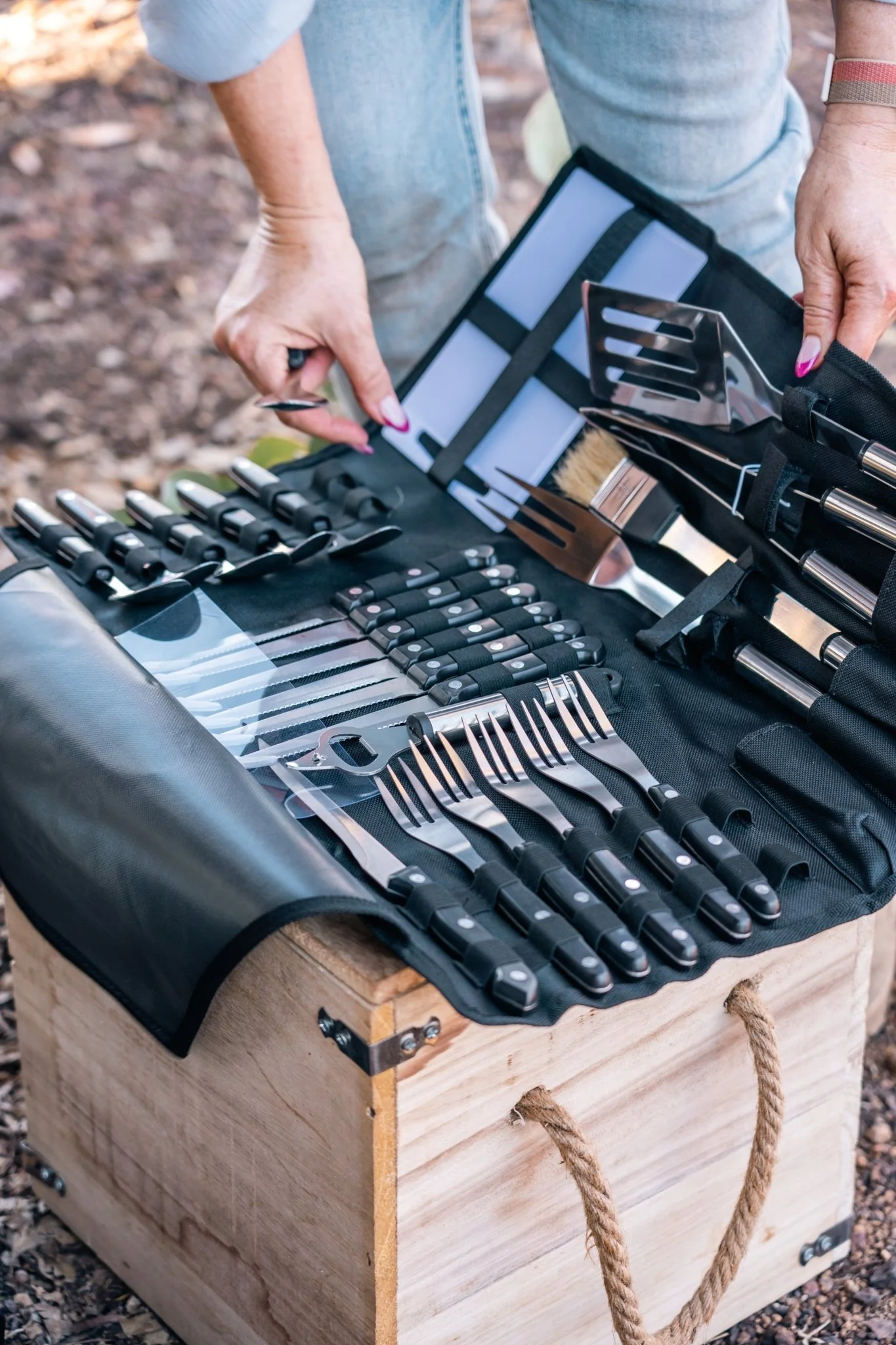 26 Piece Stainless Steel Cutlery and BBQ Set in Canvas Wrap with Handles - Image 4