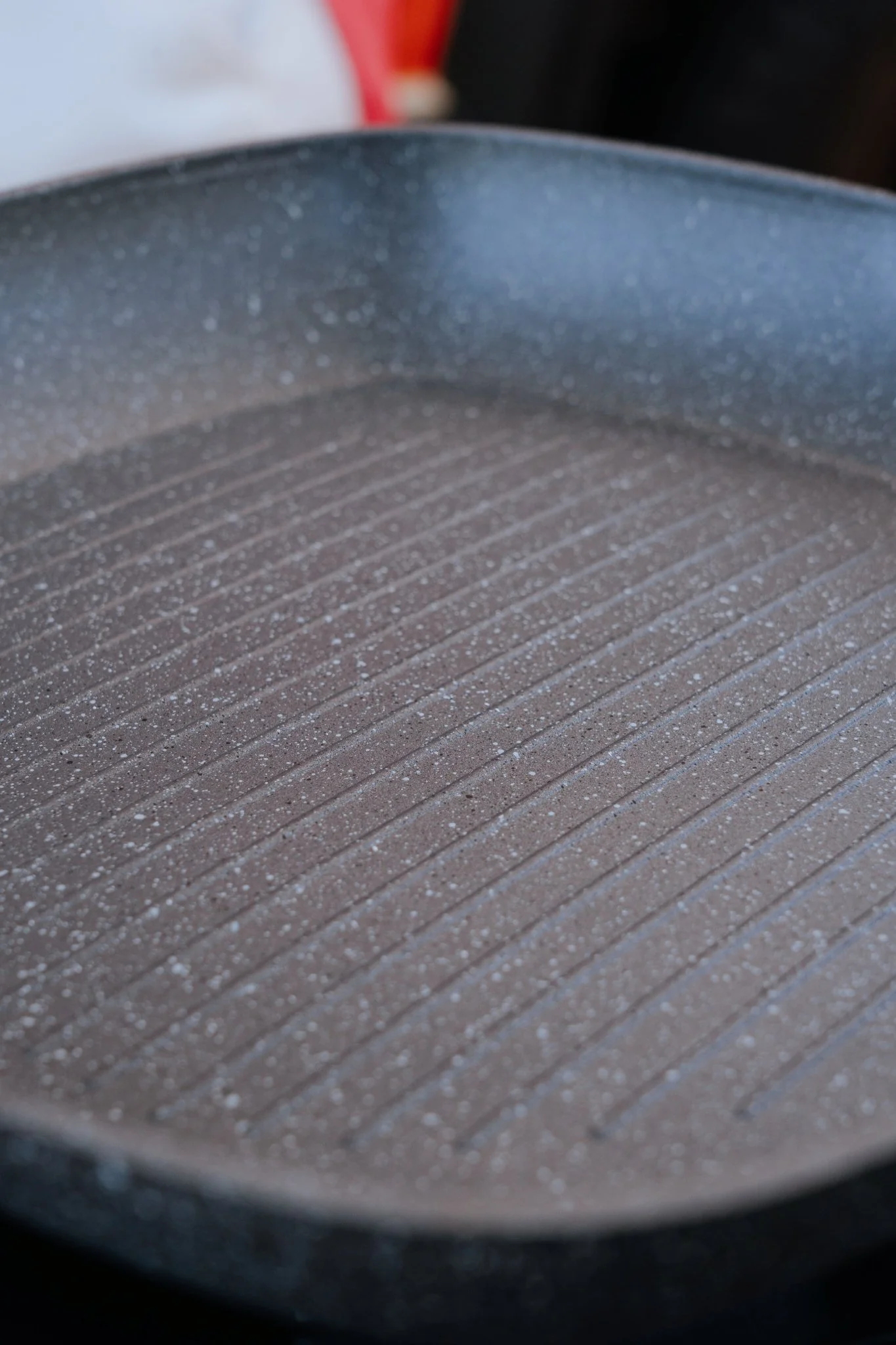 Non Stick Induction Safe Grill Pan with Detachable Handle 28cm - Image 7