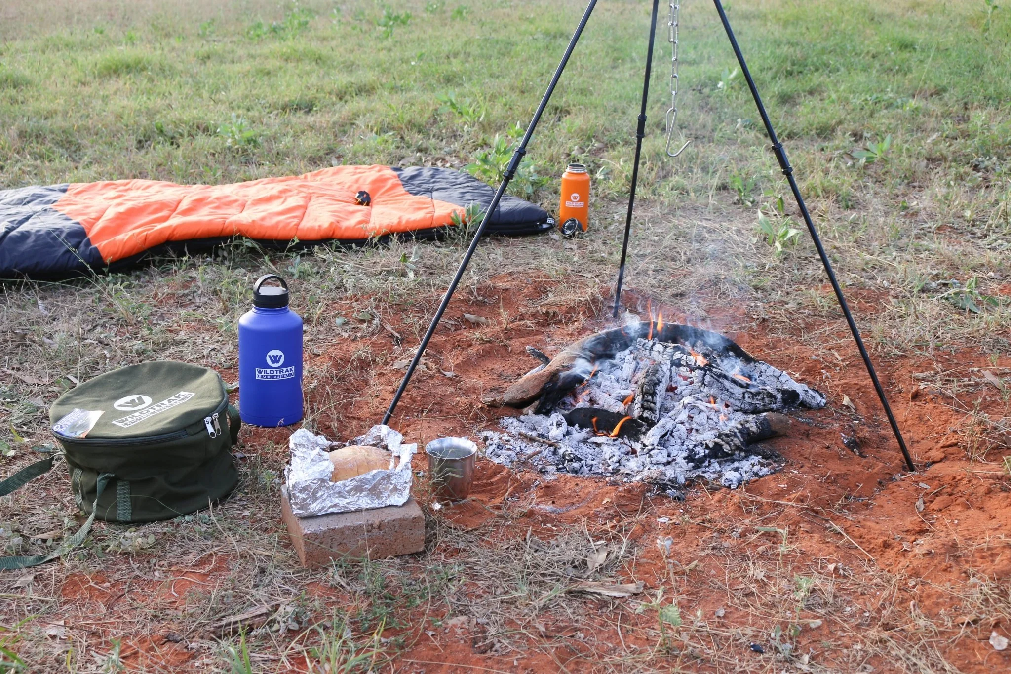 Heavy Duty 9mm Steel Camp Oven Tripod with Adjustable Chain 90cm - Image 3