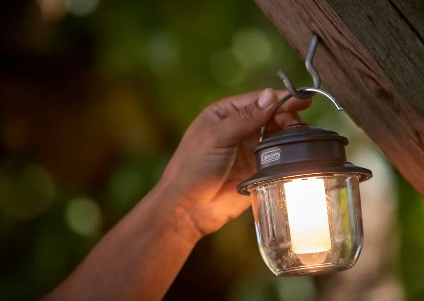 Classic 400L Lantern, Rechargeable Lithium Ion, Water-resistant, Impact-resistant, Carry Handle - Image 4