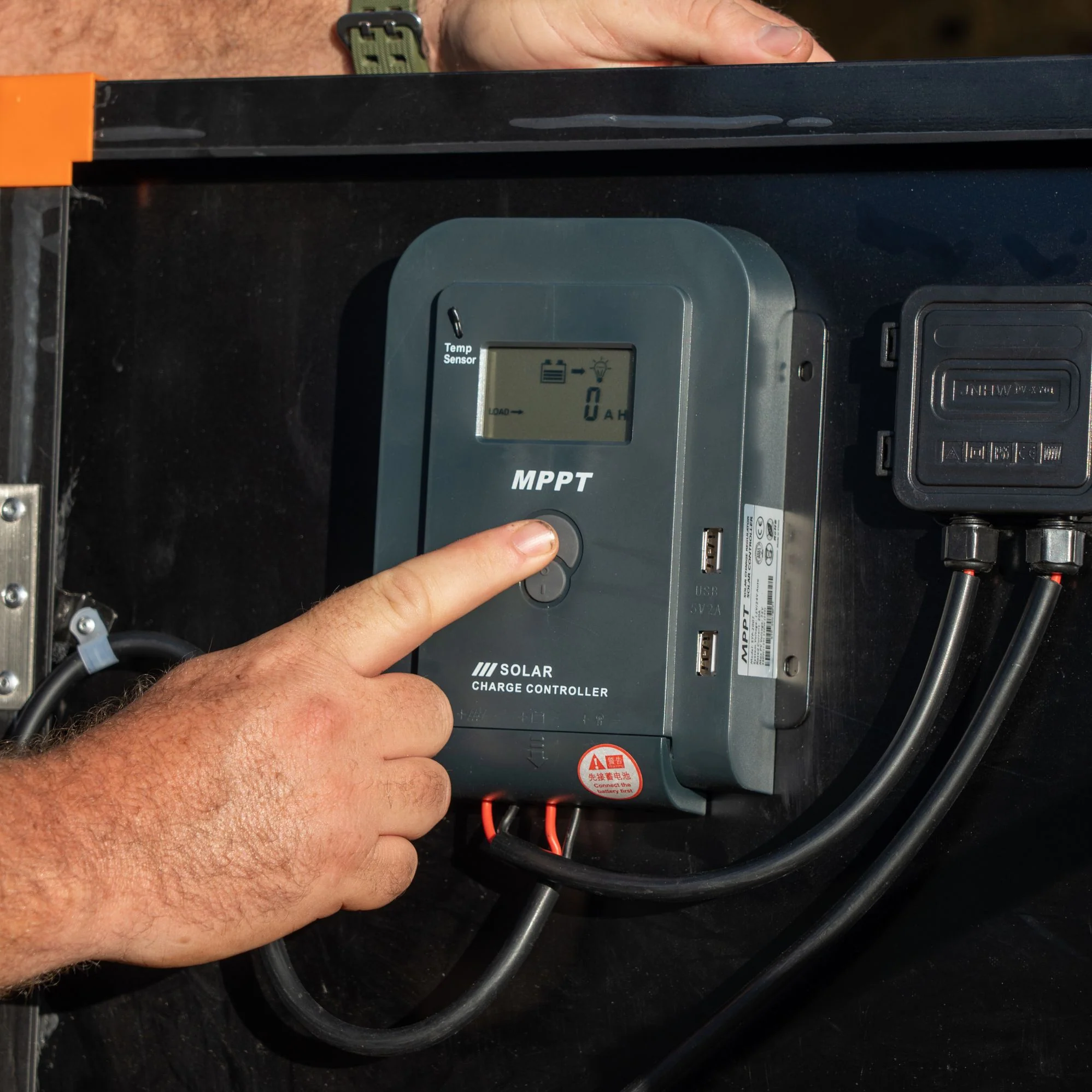 Wildtrak 160W Folding A-Grade Monocrystalline & Aluminium Solar Panel with Bag - Image 5