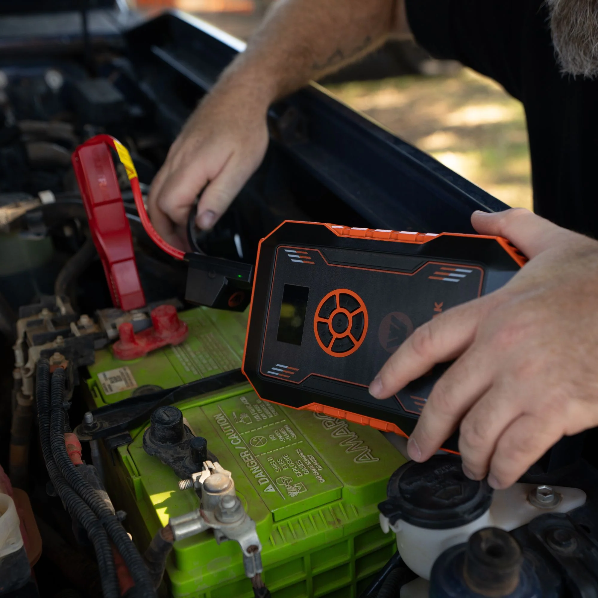 Wildtrak Heavy Duty 2500A Lithium Jump Starter 12000mAh with Tyre Compressor - Image 6