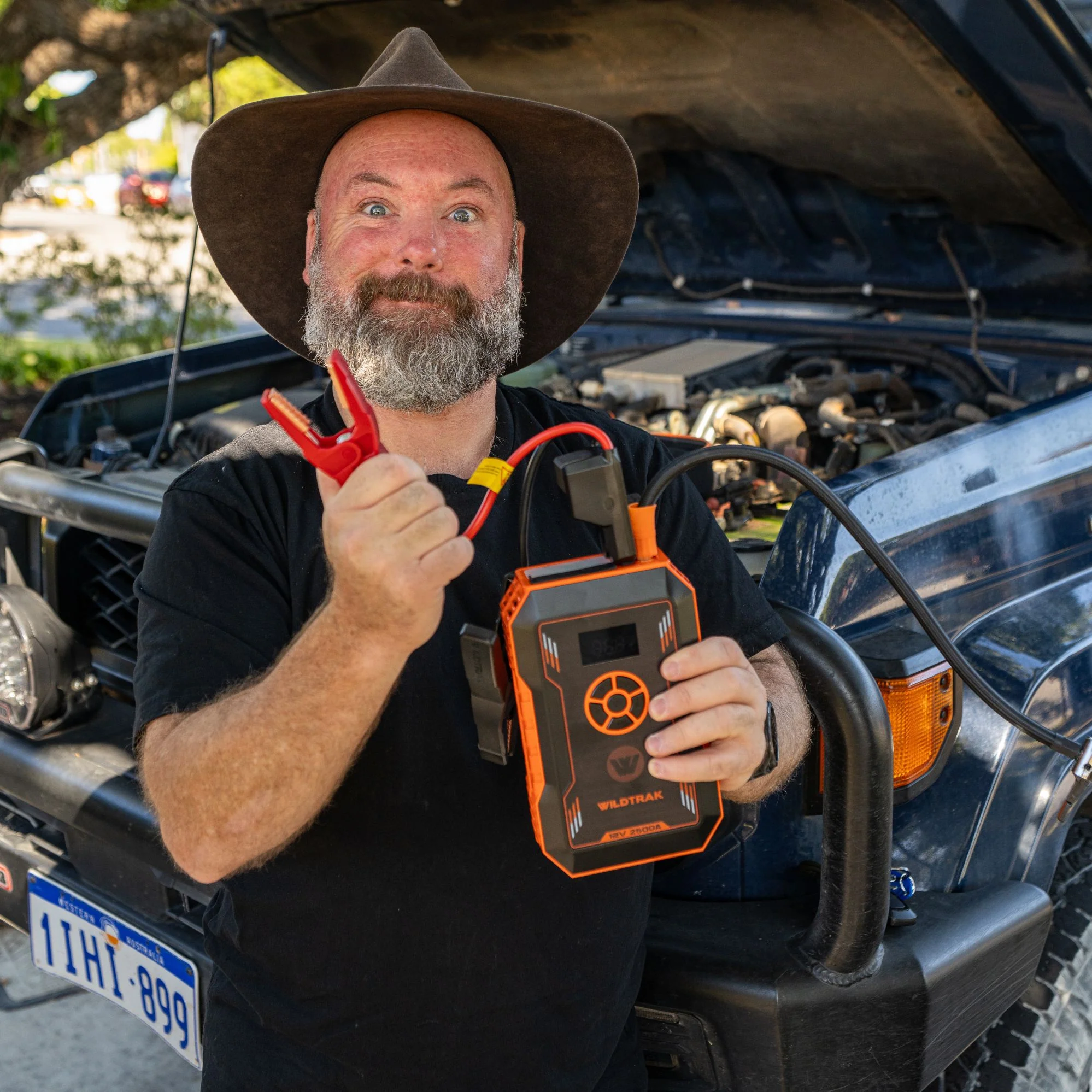 Wildtrak Heavy Duty 2500A Lithium Jump Starter 12000mAh with Tyre Compressor - Image 7