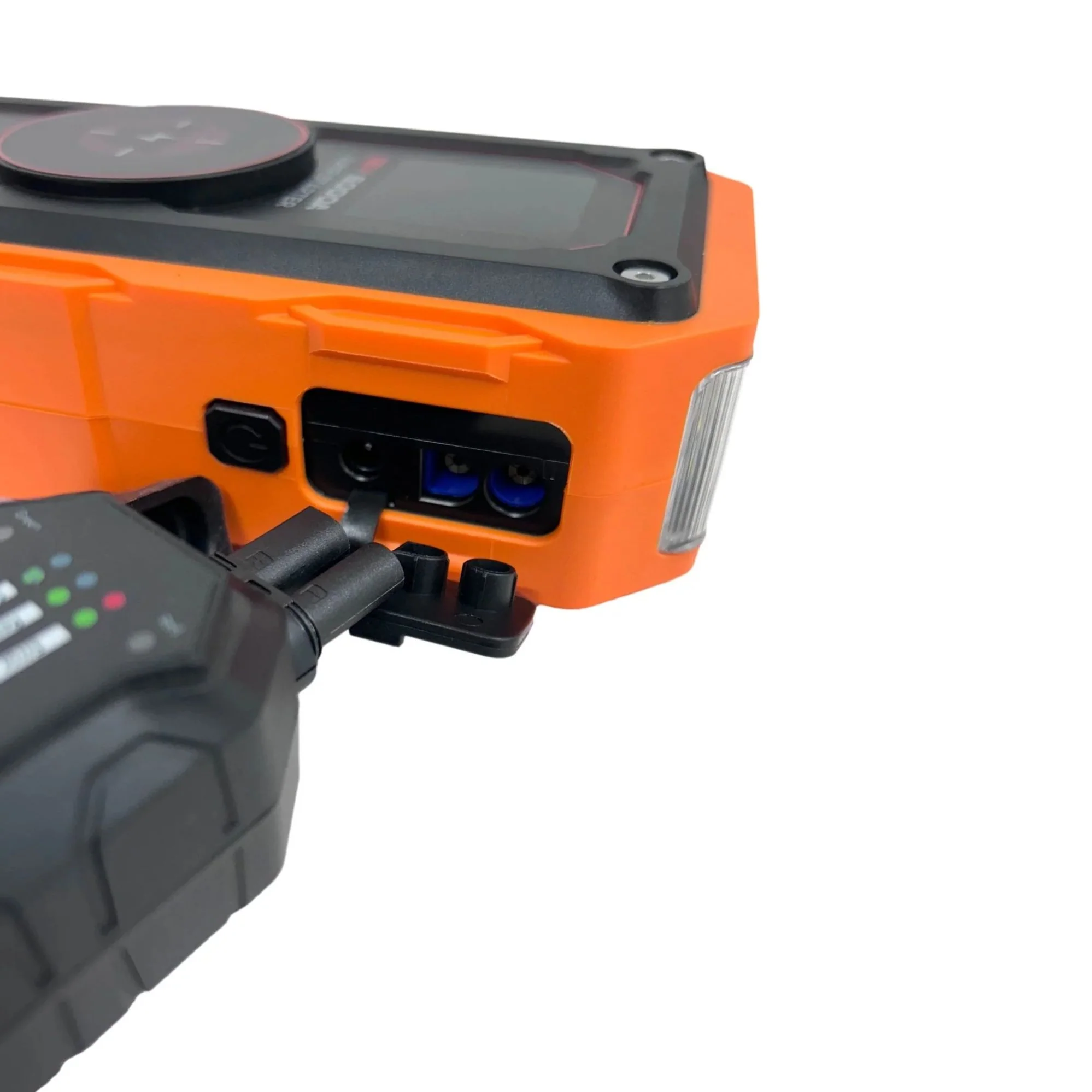 Wildtrak Heavy-Duty 6000A 26800mAh HP Lithium Car & 4WD Jump Starter (Petrol & Diesel) - Image 8