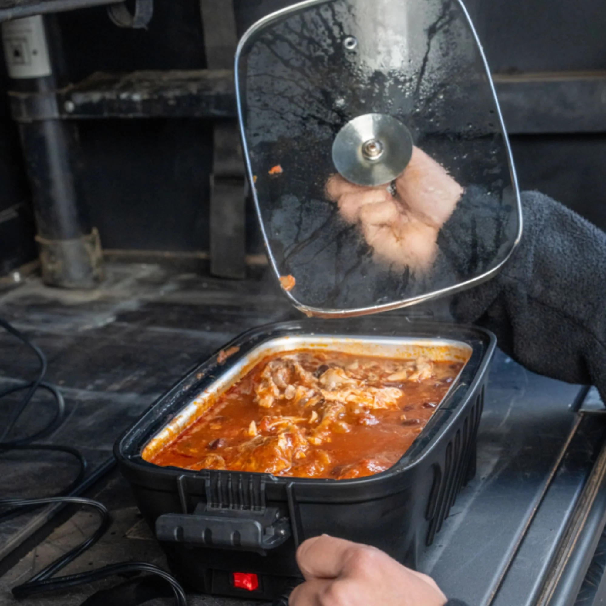 Wildtrak Offroad Portable 12V Roaster Stove 1.9L Electric Cooker - Image 3