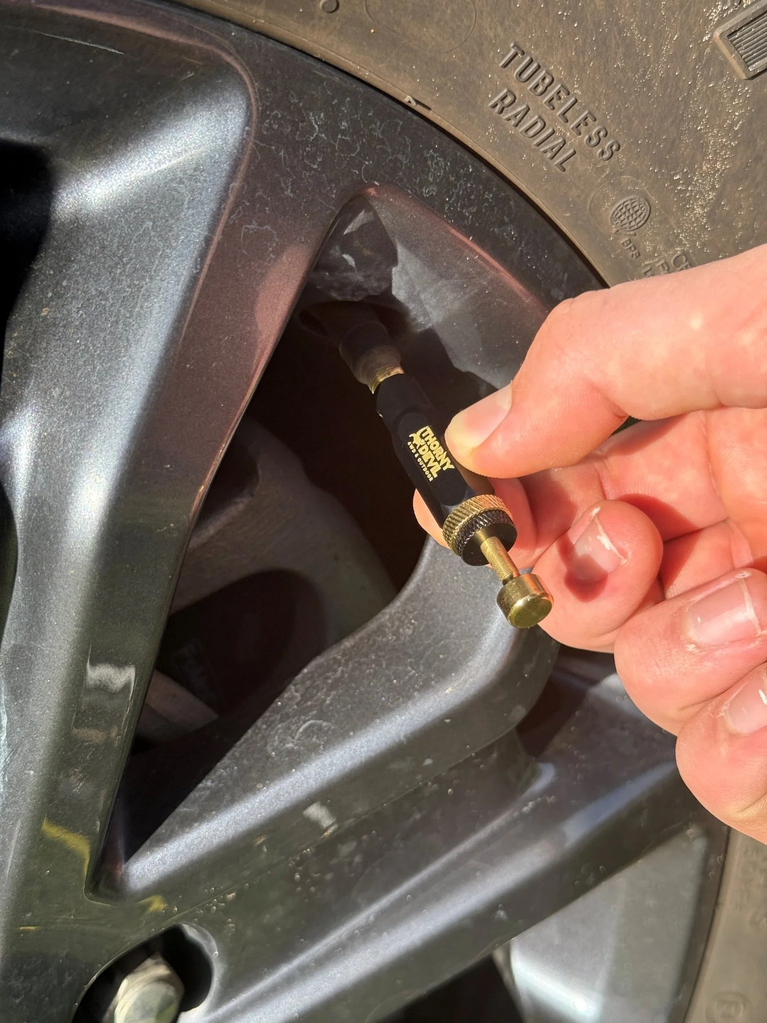 Premium Tyre Deflators & Digital Gauge Combo - 6pc Set - Image 6